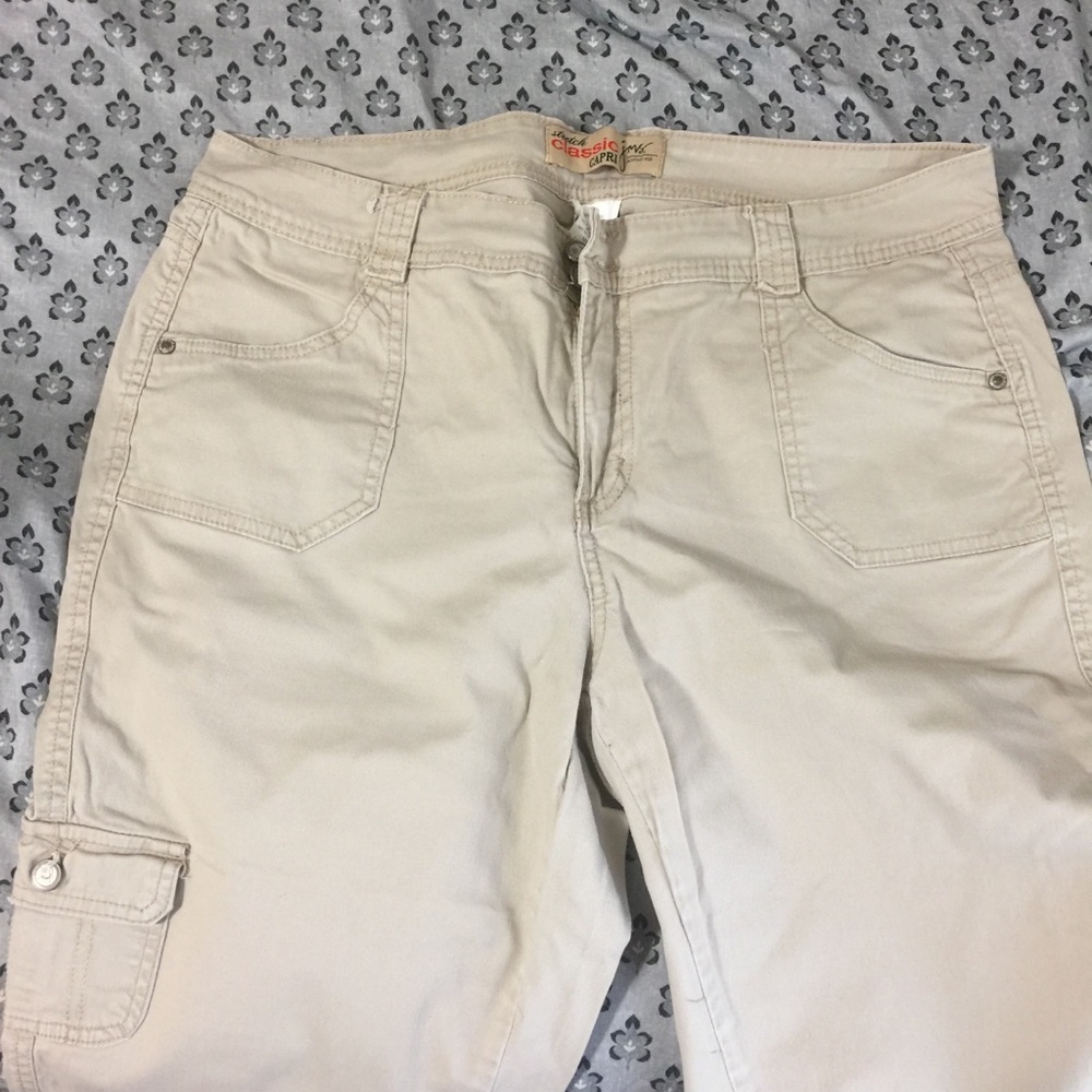 Khaki capri